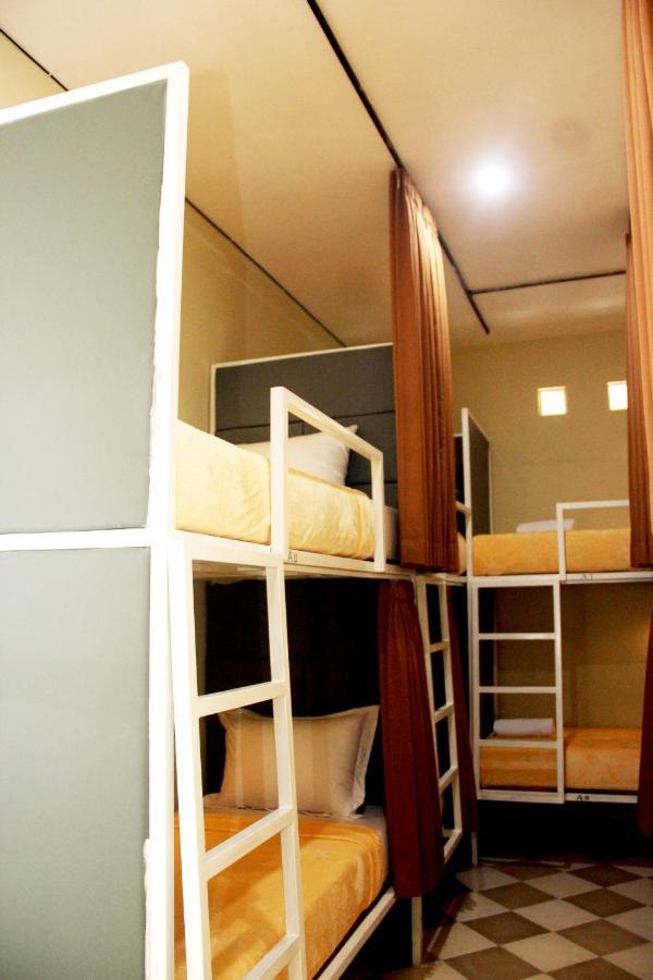 ALA Hostel Seminyak Buitenkant foto